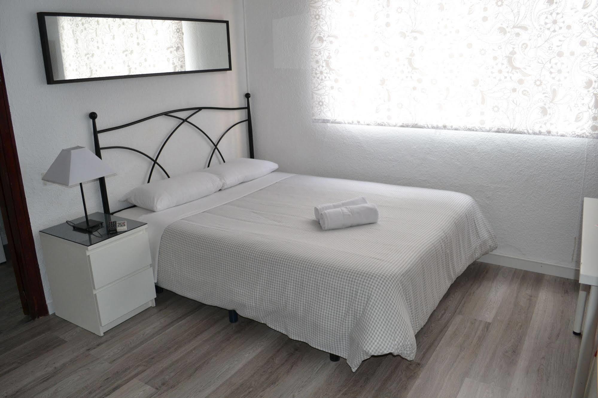 Apartamentos Arapiles Мадрид Экстерьер фото